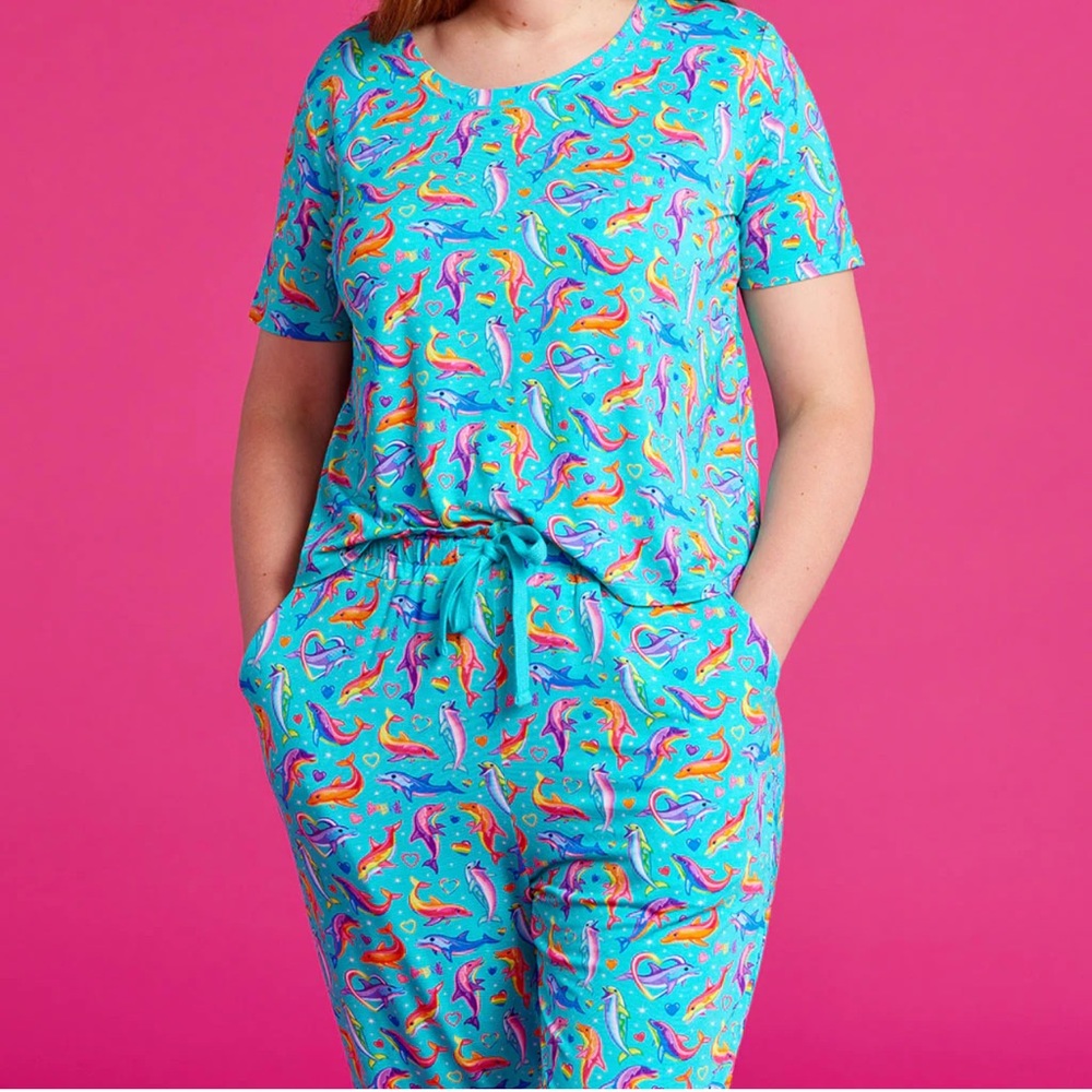 Posh Peanut x Lisa Frank Dancing Dolphins Short Sleeve Scoop Loungewear M NWT - Picture 4 of 11